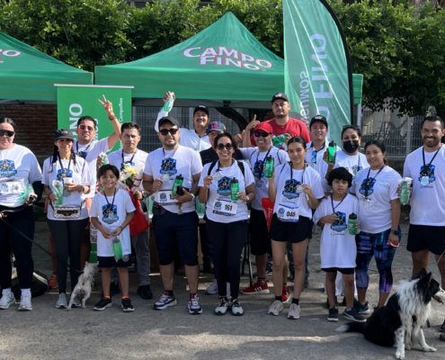 Representantes de Campofino apoyando la Carrera con Causa Canaco Servytour Ameca 5 km como patrocinadores oficiales.